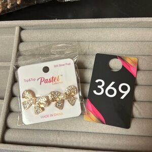 NWT Gold and white bow stud earrings